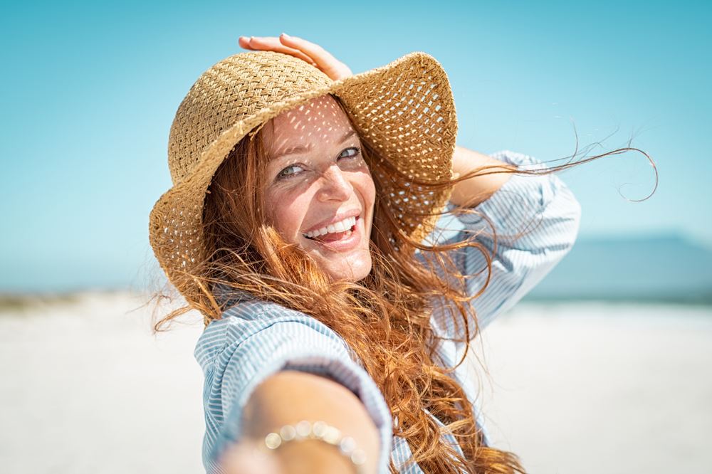 woman in beach hat