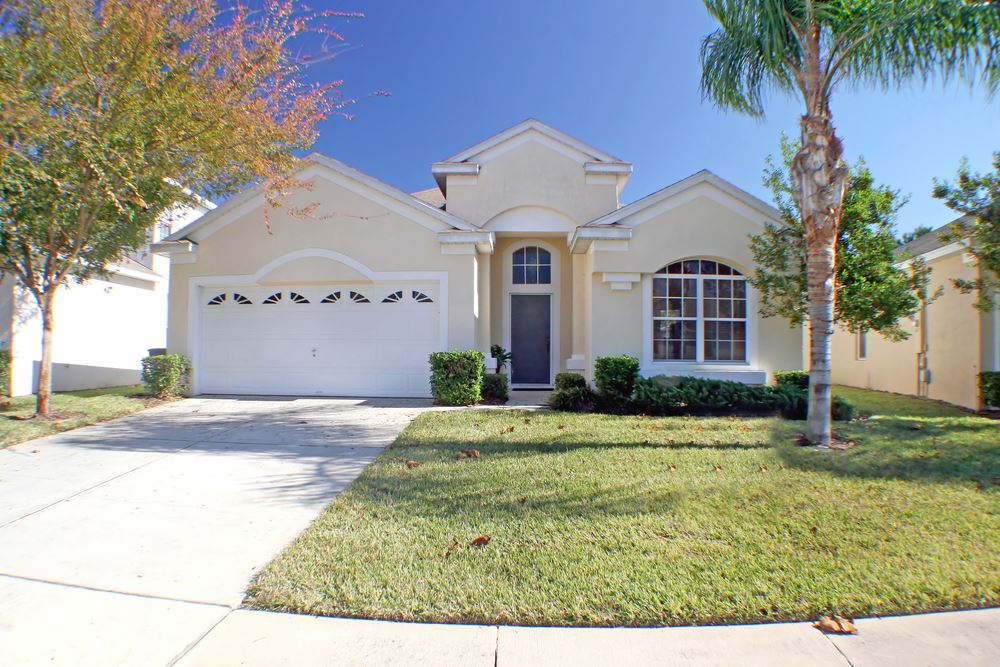 A home for sale in Florida whose value would increase with HVAC and plumbing upgrades